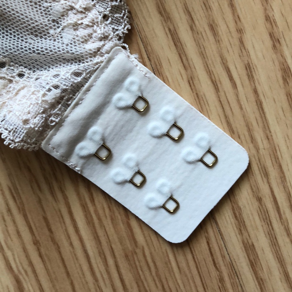 Bras - Picture 5 of 5